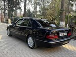 Mercedes E 220-13