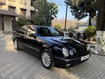 Mercedes E 220-11