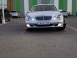 Mercedes E 240-1