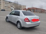 Nissan Tiida-5