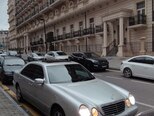 Mercedes E 270-1