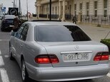 Mercedes E 270-3