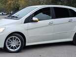 Mercedes B 180-4