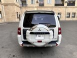 Mitsubishi Pajero-5