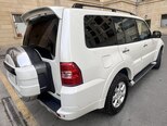 Mitsubishi Pajero-4