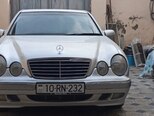 Mercedes E 240-1