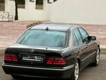 Mercedes E 240-2