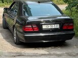 Mercedes E 240-17