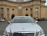 Mercedes E 220-1
