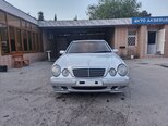 Mercedes E 220-1