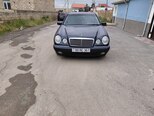 Mercedes E 240-1