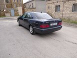 Mercedes E 240-4