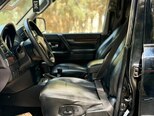 Mitsubishi Pajero-13
