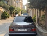 Mercedes 230 E-2