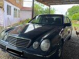 Mercedes E 270-1