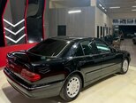 Mercedes E 240-6