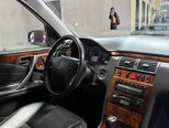Mercedes E 240-13