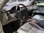 Mercedes E 220-11
