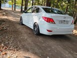 Hyundai Accent-4