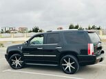 Cadillac Escalade-3
