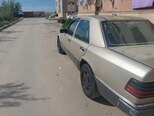Mercedes 220 E-2