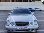 Mercedes E 220-1