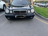 Mercedes E 200-1