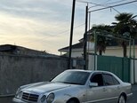 Mercedes E 220-1