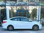 Hyundai Accent-11