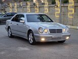 Mercedes E 240-4