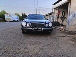 Mercedes E 240-1