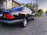 Mercedes E 240-4