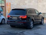 Audi Q7-4