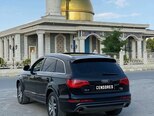 Audi Q7-9