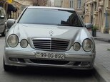 Mercedes E 270-1