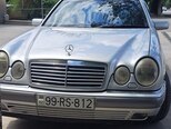 Mercedes E 240-1