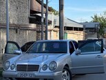 Mercedes E 200-1