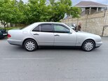 Mercedes E 200-4