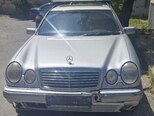 Mercedes E 240-1