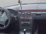 Mercedes E 240-4