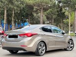 Hyundai Elantra-4