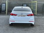 Hyundai Elantra-10