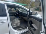 Kia Carnival-12