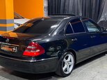 Mercedes E 220-11
