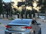 Hyundai Elantra-4