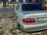 Mercedes E 220-9