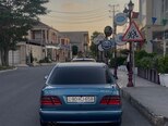 Mercedes E 200-5