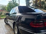 Mercedes E 270-4