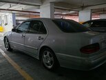 Mercedes E 240-5