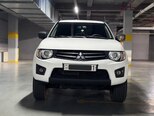 Mitsubishi L200-1